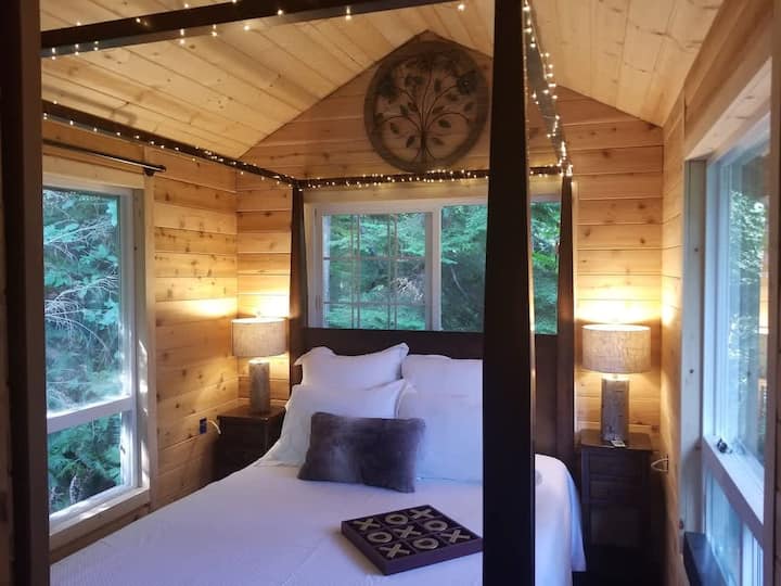 სახლი ხეზე, 1 საძინებელი, საწოლი 152×203 სმ