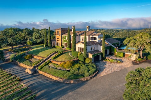Villa Capricho: Vineyard Retreat w/ Pool & Views