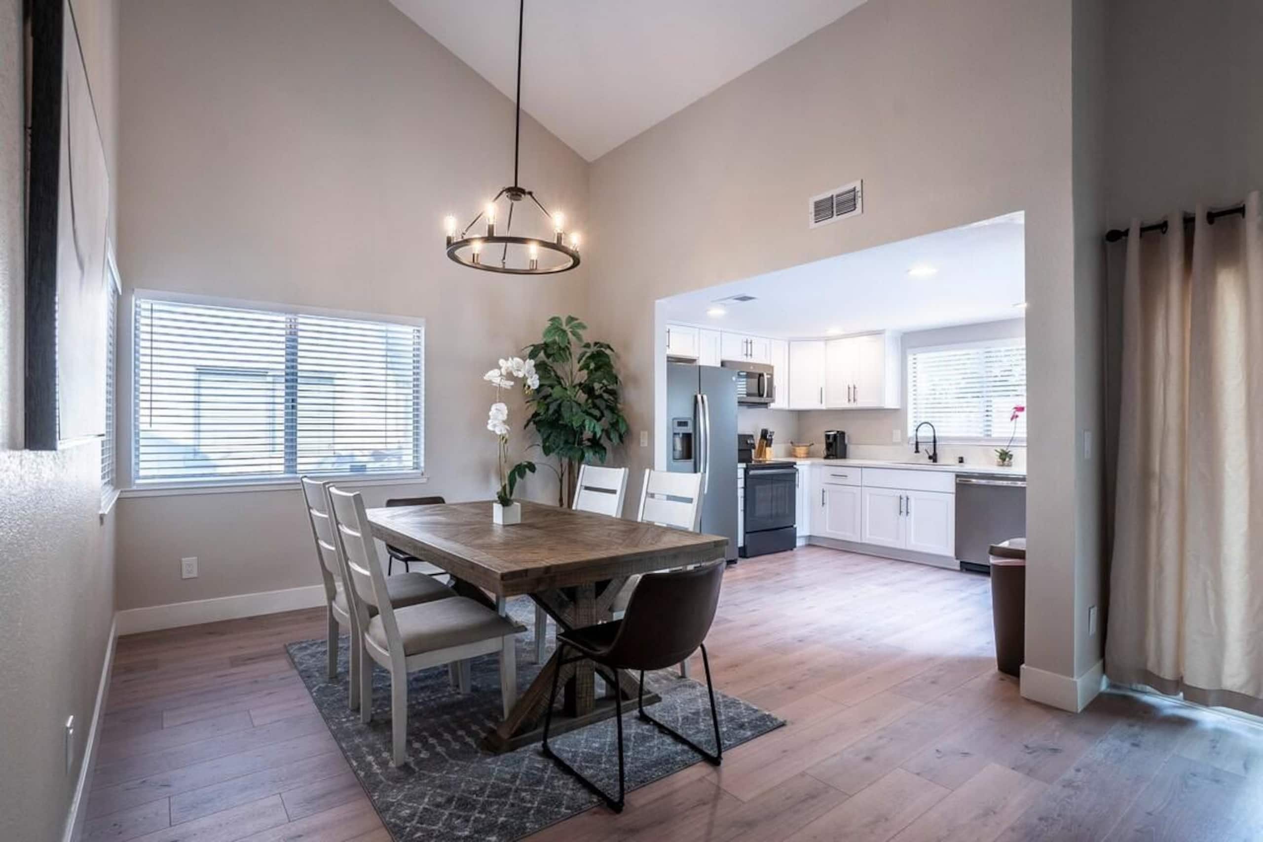 Charming Sacramento Home Near Downtown & I-80 - Photo 4