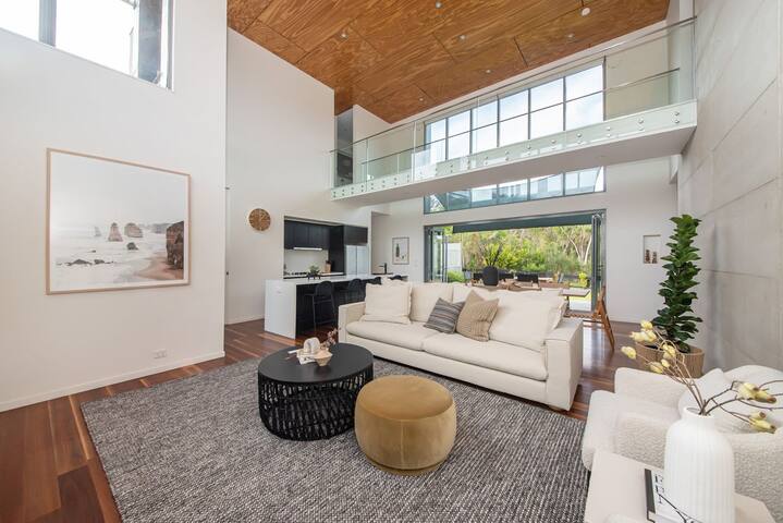 Augusta Private Acre Escape in Mt Martha with pool gallery image 3