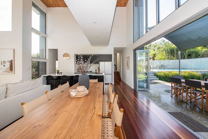 Augusta Private Acre Escape in Mt Martha with pool gallery image 2