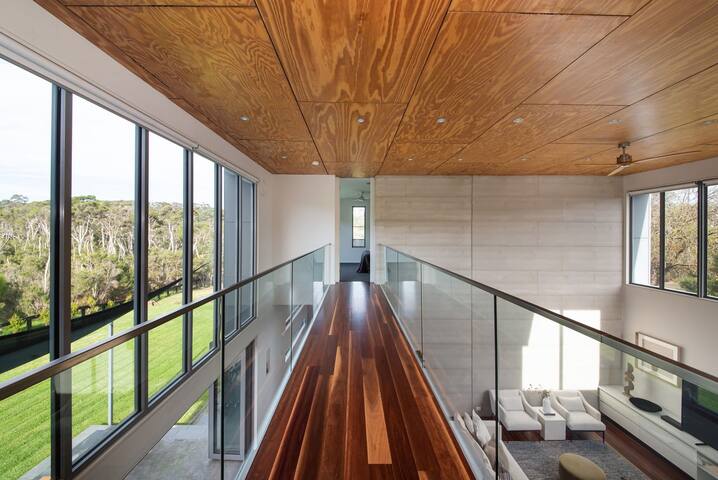 Augusta Private Acre Escape in Mt Martha with pool gallery image 4