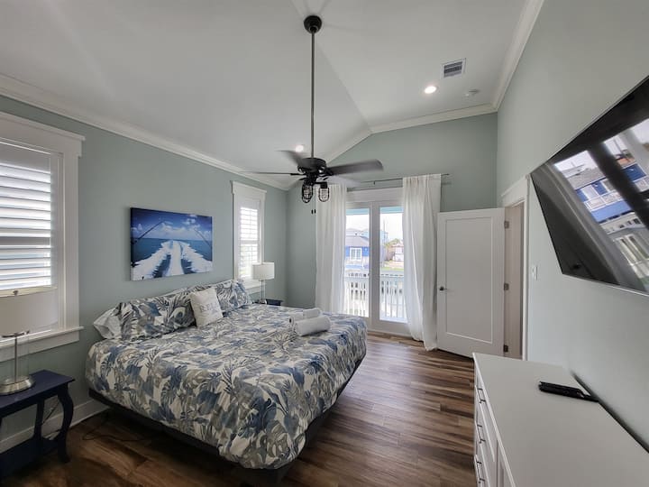 ห้องนอนหลักขนาดใหญ่