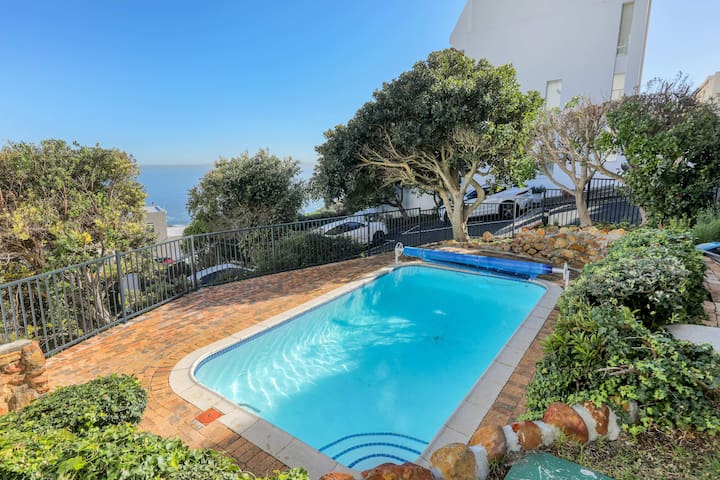 Bella Vista Camps Bay – Apt with Ocean Views gallery image 4