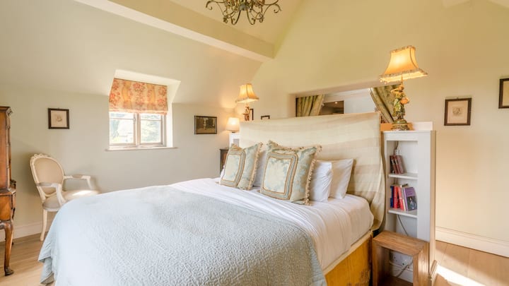 Dhoma e parë e gjumit, vilë fshati Sixpenny, Bolthole Retreats