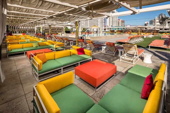 Comfort and Convenience! Two Units with City View! gallery image 3