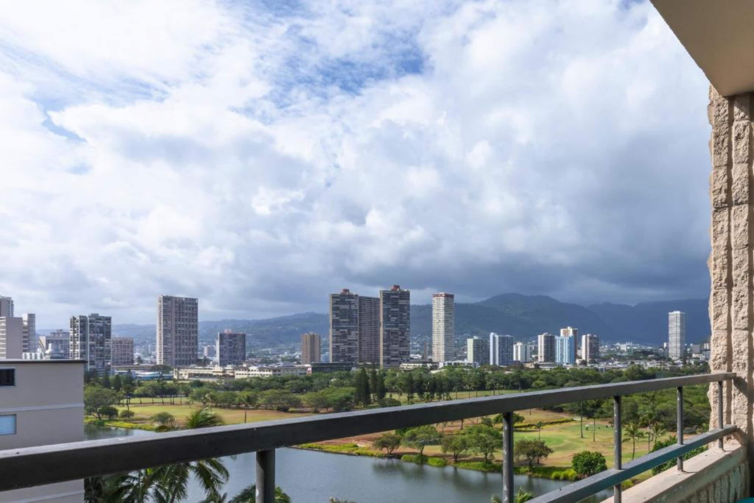 Hotel in Honolulu · ★4.93 · 1 bedroom · 2 beds · 1 shared bath - Image 24