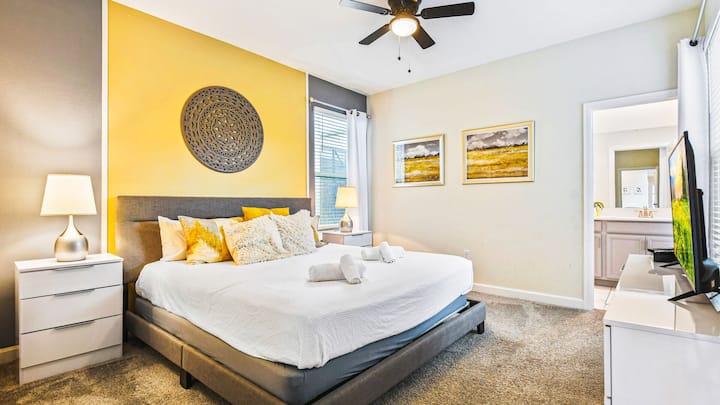 להיסחף לשינה שלווה בחדר השינה הנעים שלנו, ולהבטיח שנת לילה נינוחה במהלך שהותכם.