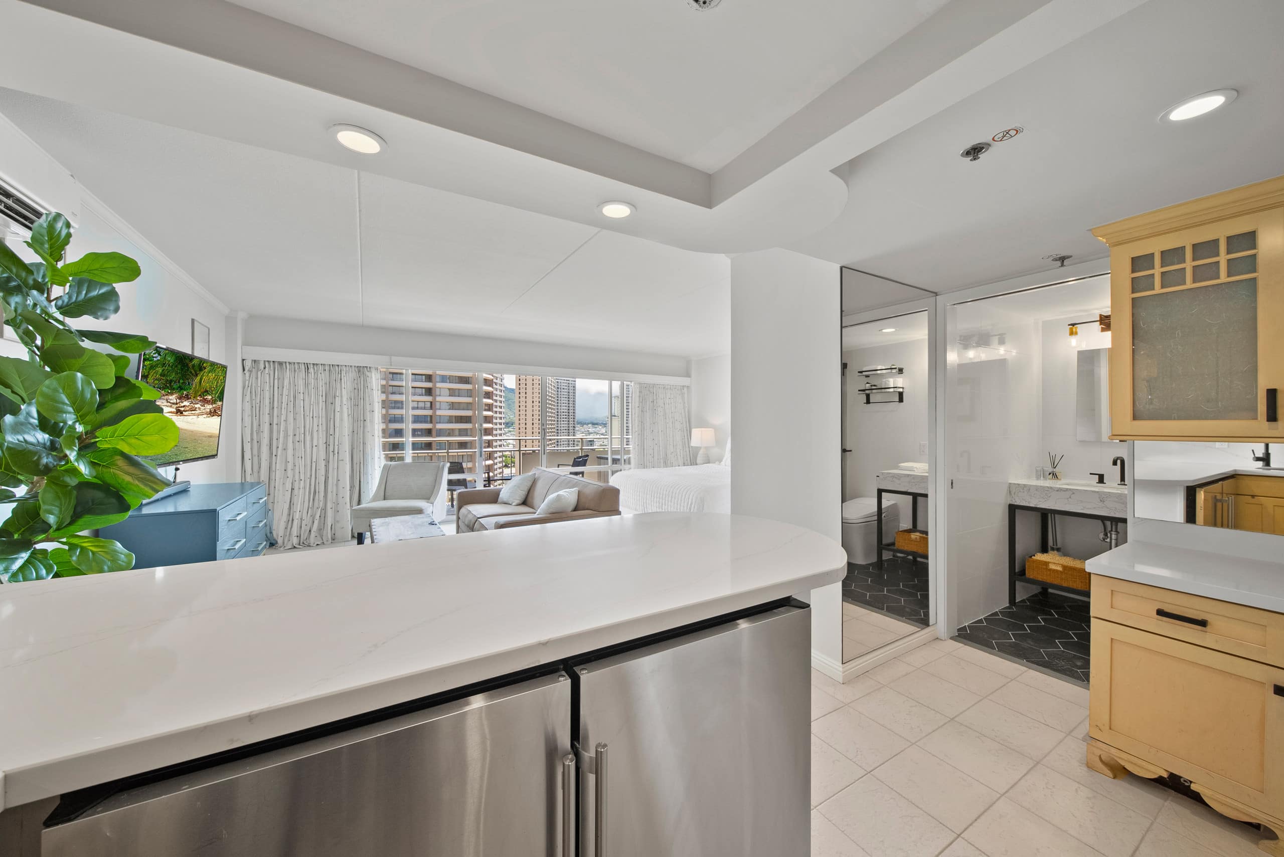 City View Ilikai Queen 1 BDRM Kitchenette and Pool - Image 16