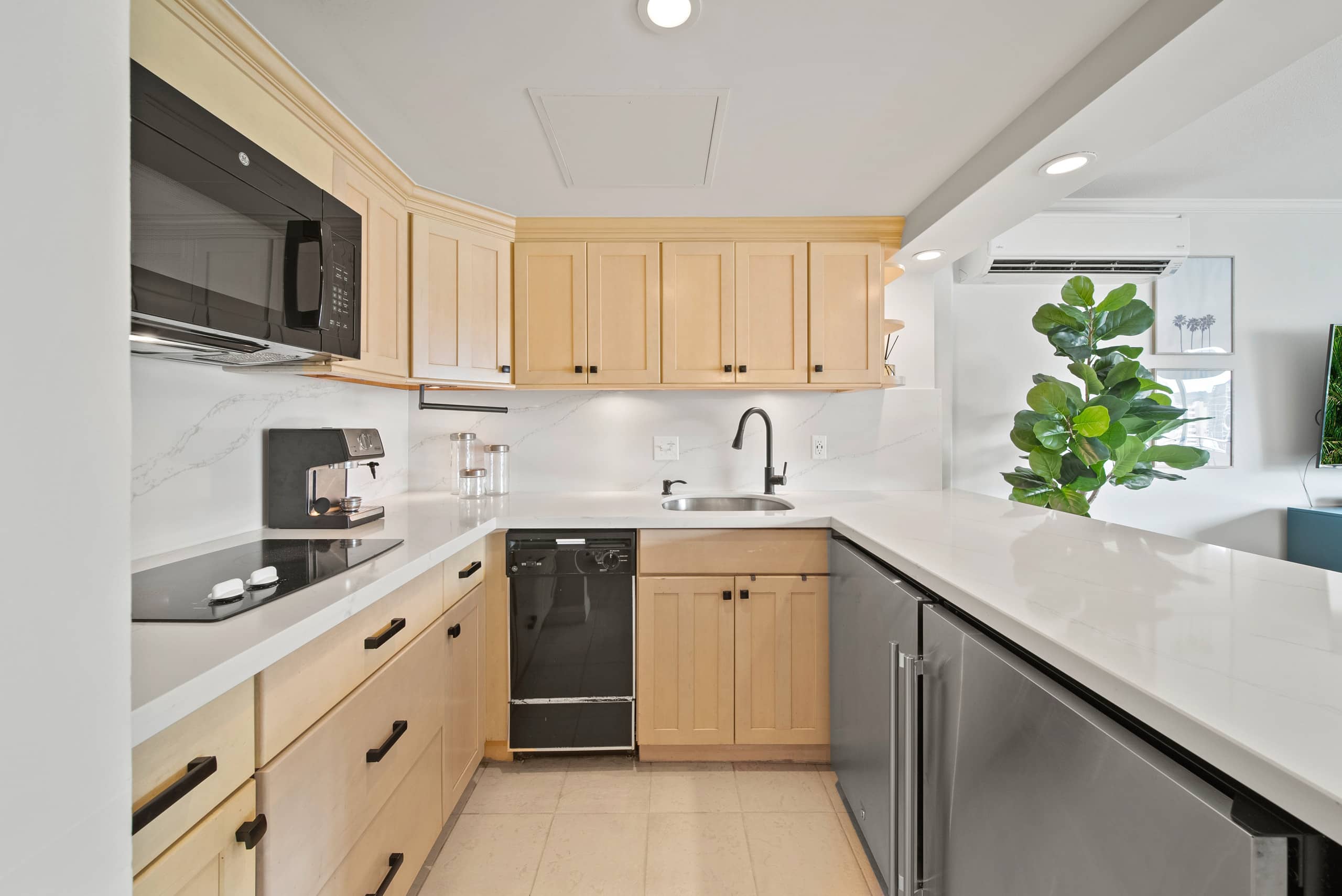 City View Ilikai Queen 1 BDRM Kitchenette and Pool - Image 15