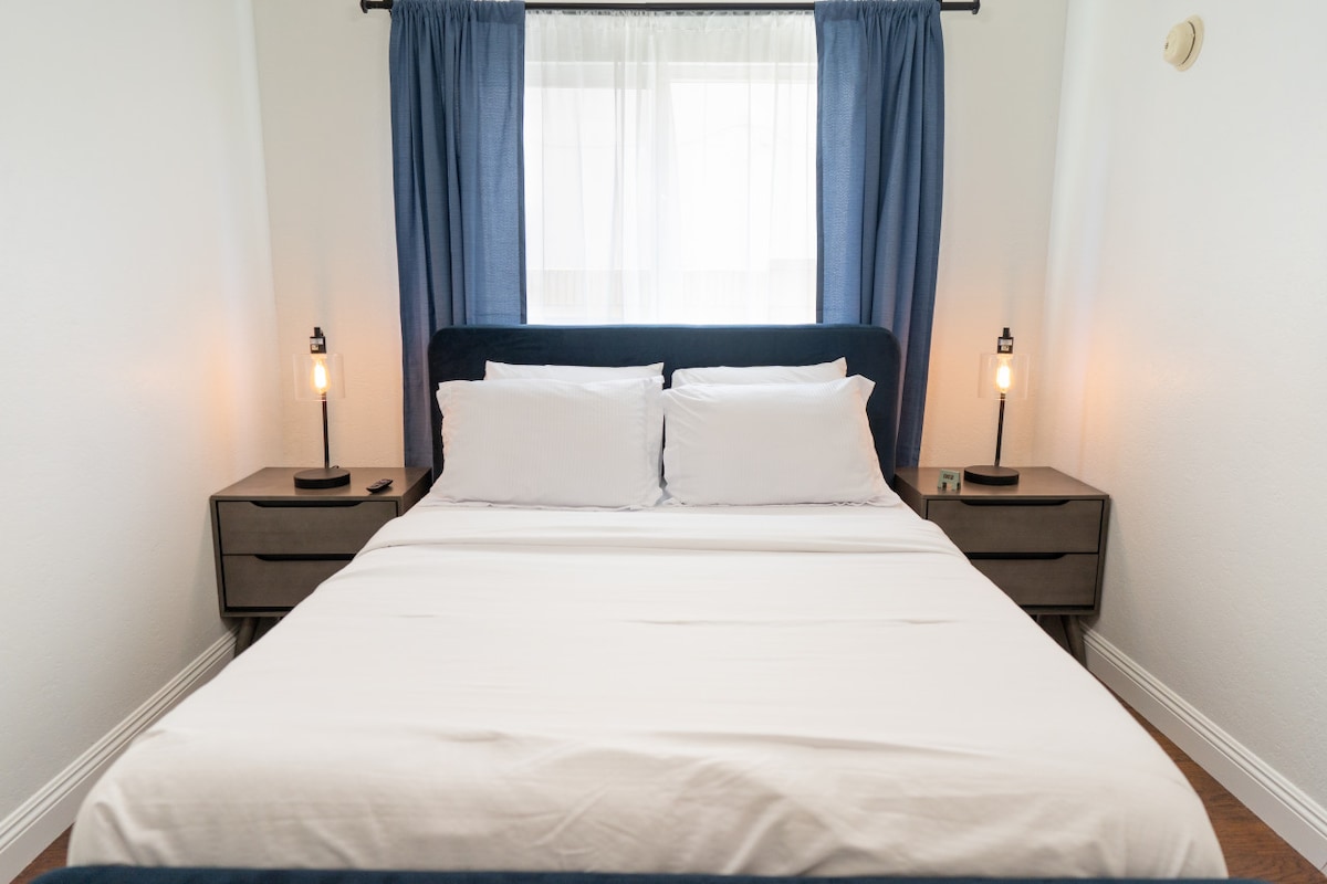 חדר שינה -- הצגת סיור וירטואלי בתלת - ממד בנכס כאן: https://tinyurl.com/4hz9297z