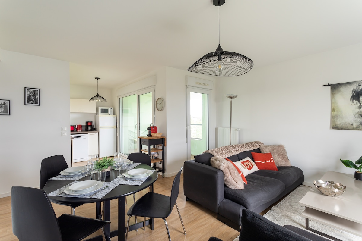Top performing Airbnb: Le Mint – 2 bedroom apartment with parking in Cleunay Arsenal Redon