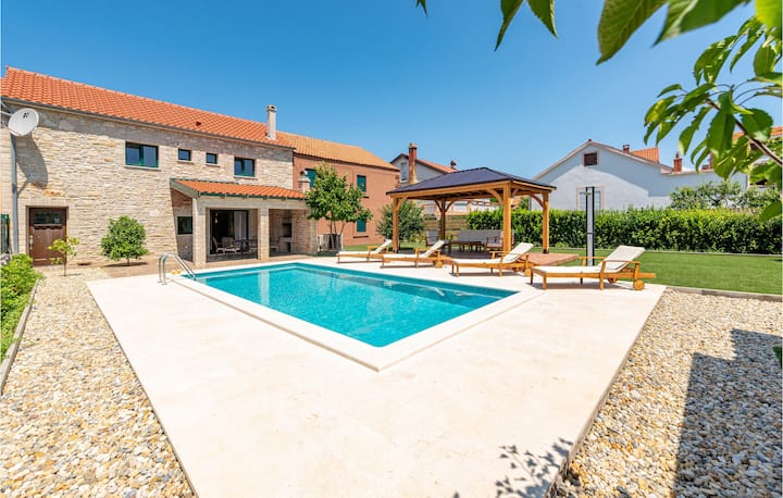 Beautiful Home In Vir - Vir