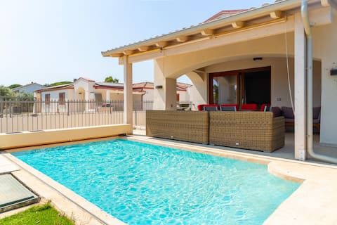 Villa Hercules - Seafront Villa