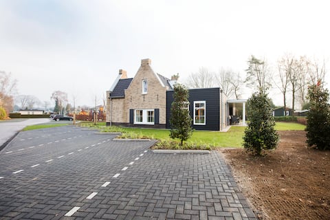 Popular Airbnb listing: Group Villa Extra Accessible | 24 Pers. in Centrum Voorthuizen