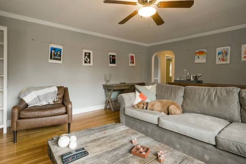 Adventure Doggie's K9 Cottage @ Berwyn MainLine -