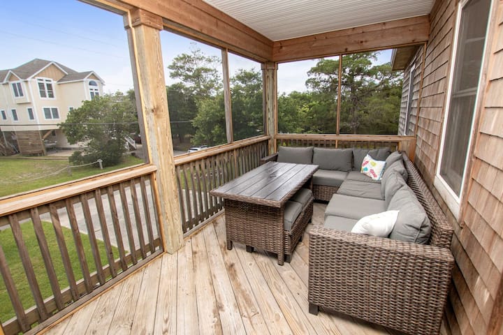 Soundside | Fire Pit | Screened In Porch - Buxton, NC
