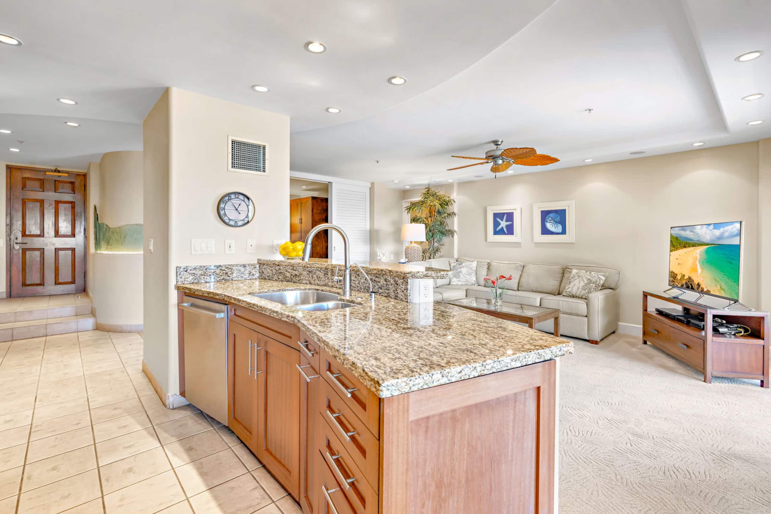 Condo in Lahaina · ★4.88 · 3 bedrooms · 5 beds · 2 shared baths - Image 13