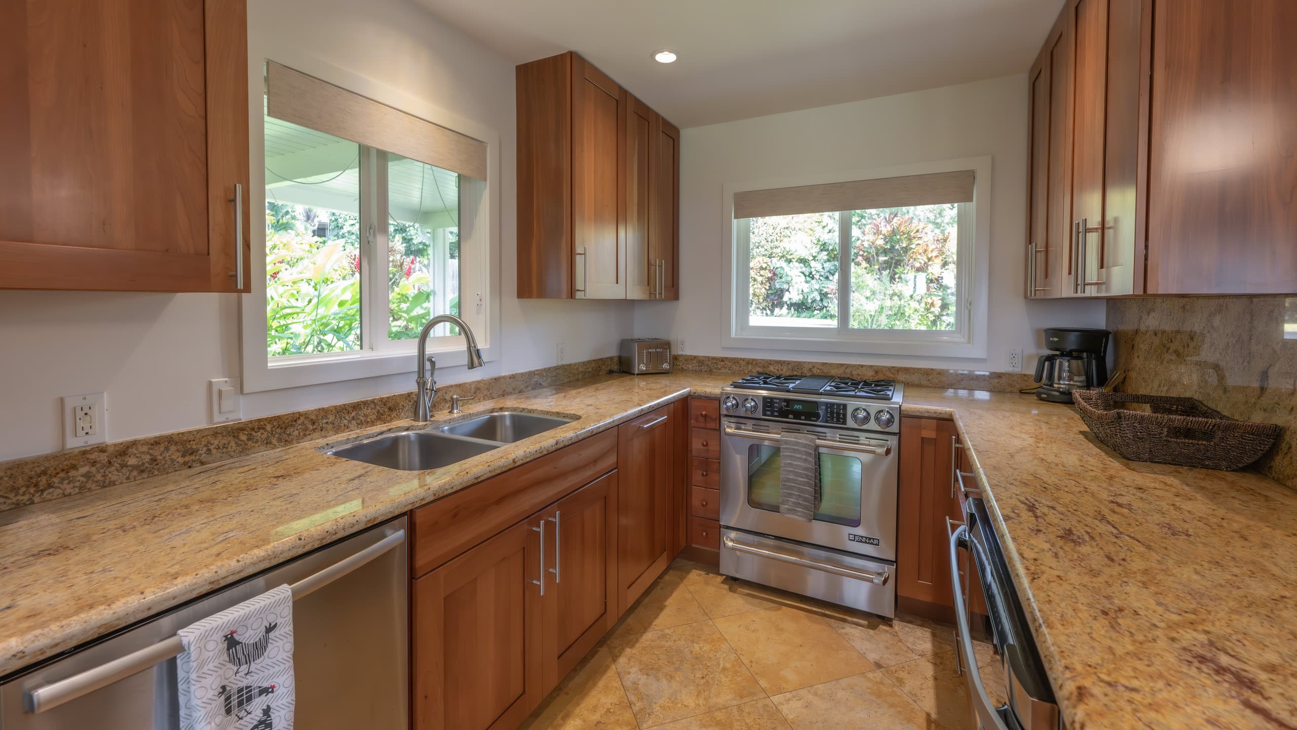 Condo in Lahaina · ★5.0 · 3 bedrooms · 5 beds · 3 baths - Image 4