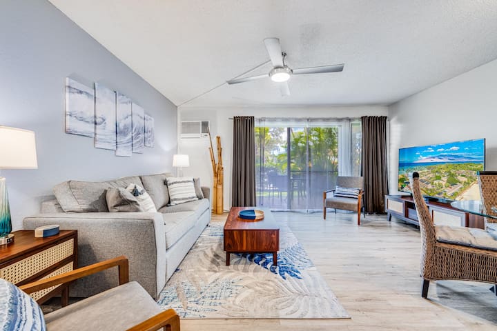 Newly Refreshed Beautiful Condo W/ Pool, Walk to B