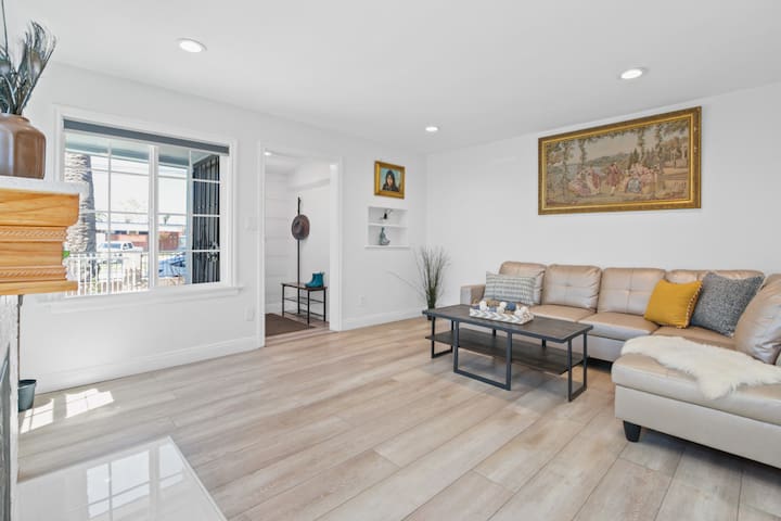 Dual Azure Escape • Pet-friendly • Tesla Charger