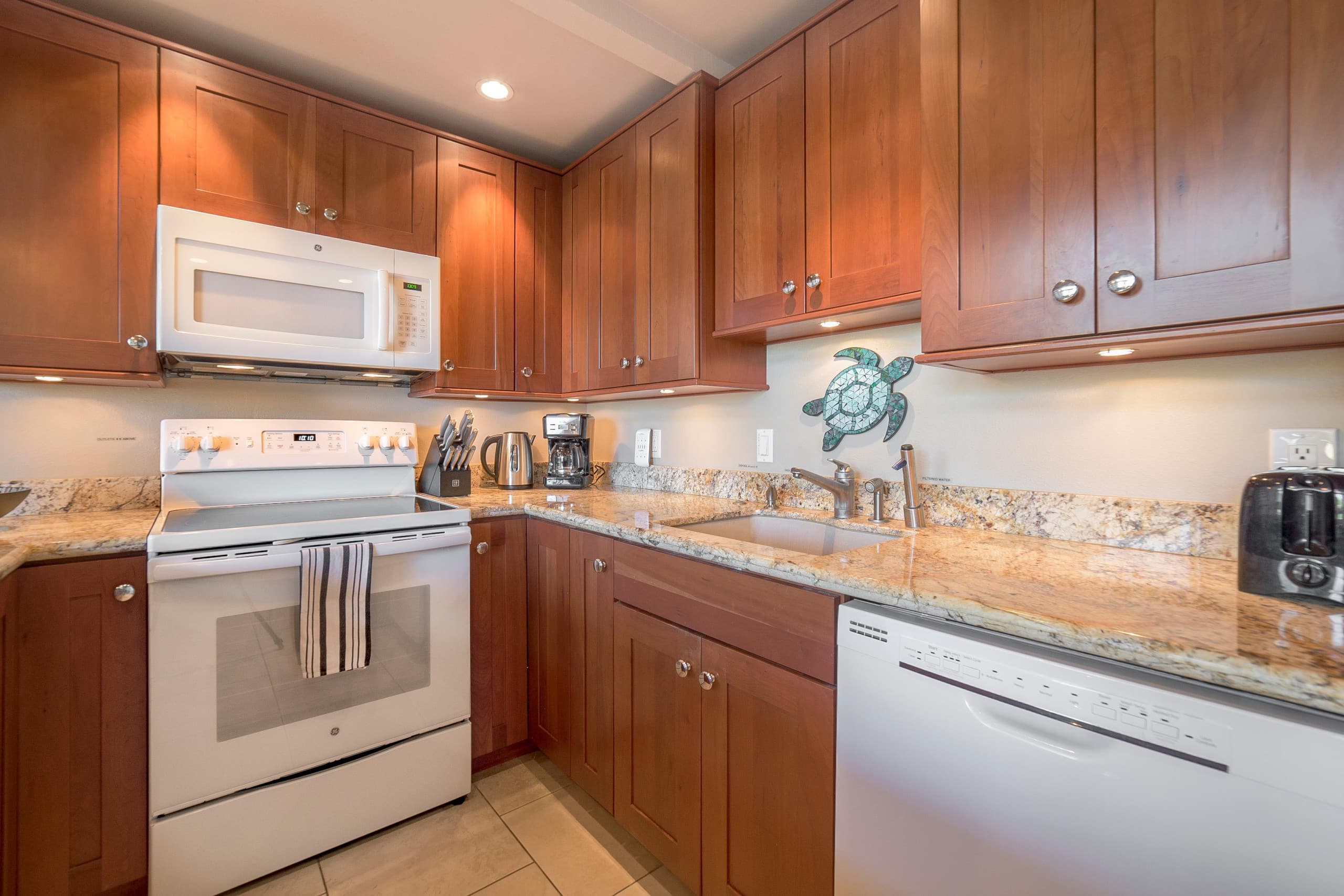 Condo in Kihei · ★4.92 · 3 bedrooms · 4 beds · 2 shared baths - Image 19