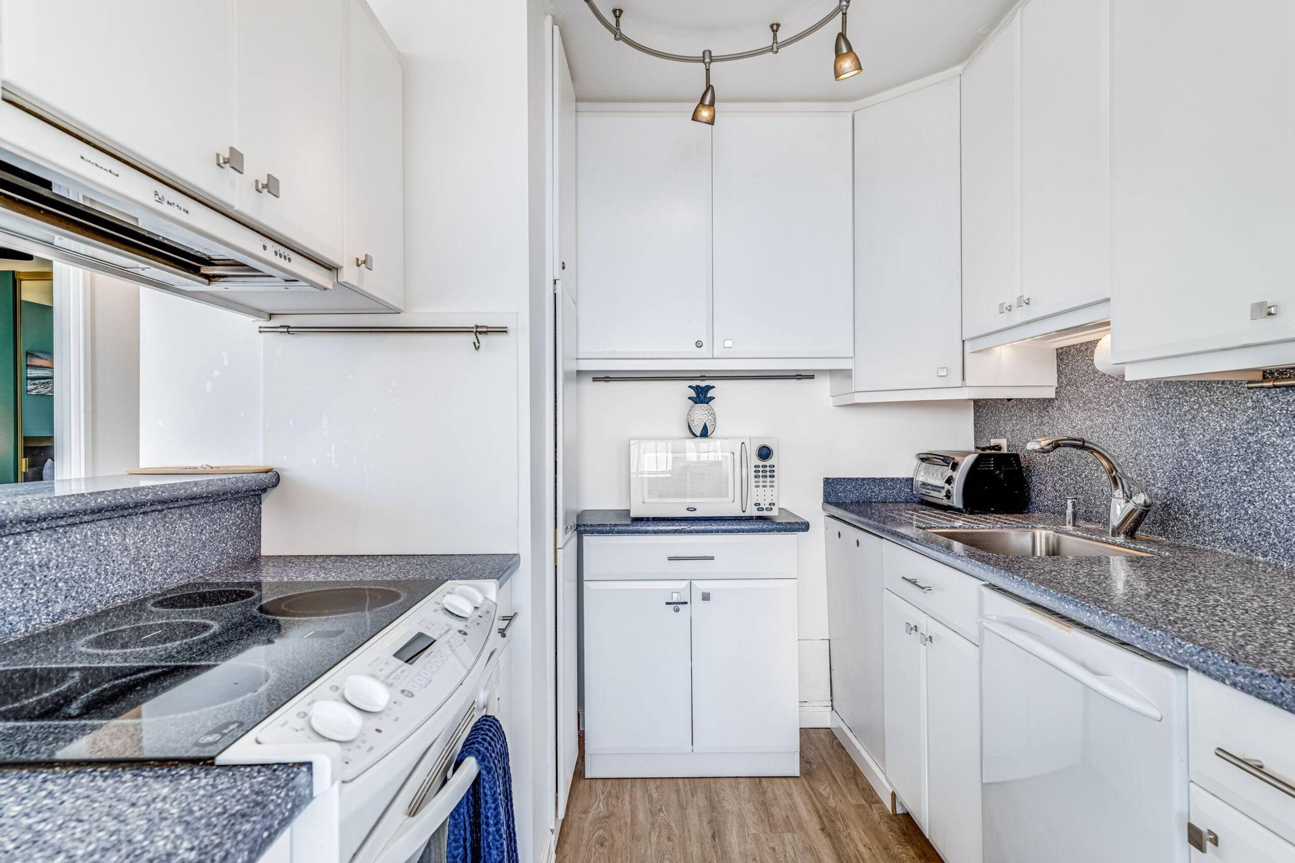 Condo in Kihei · ★4.0 · 1 bedroom · 2 beds · 1 bath - Image 3