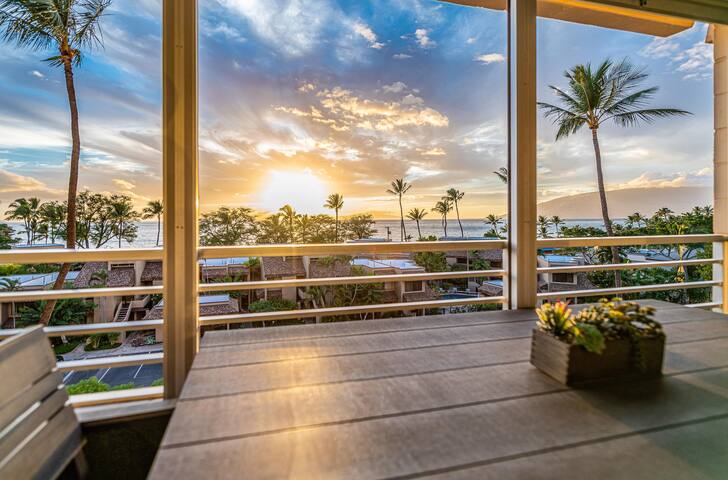 Beach Chic Condo with Huge Ocean Views, Walkable t