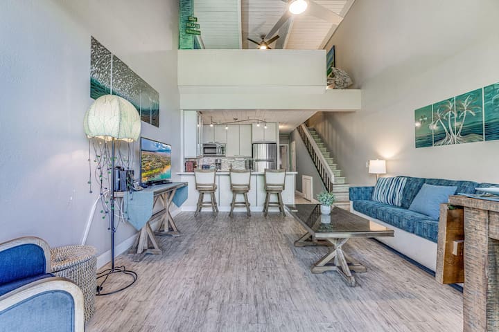 Great location, Stylish Beachy Condo With Upgraded