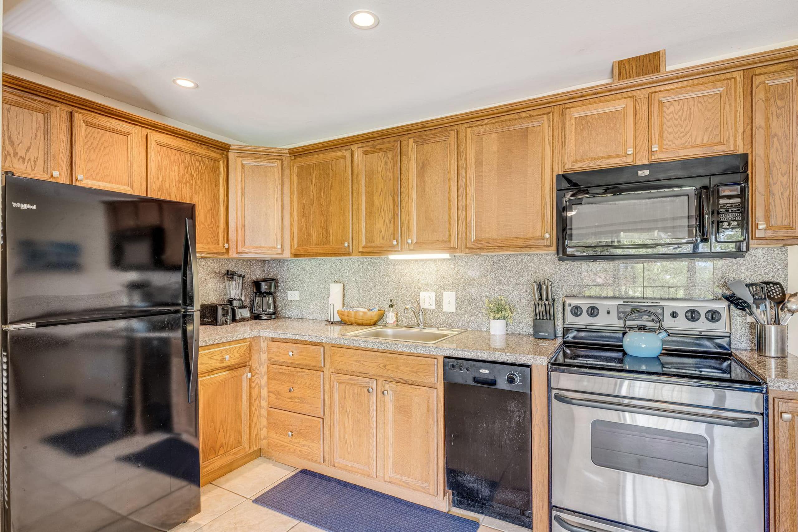 Condo in Kihei · ★4.82 · 1 bedroom · 2 beds · 1 shared bath - Image 3