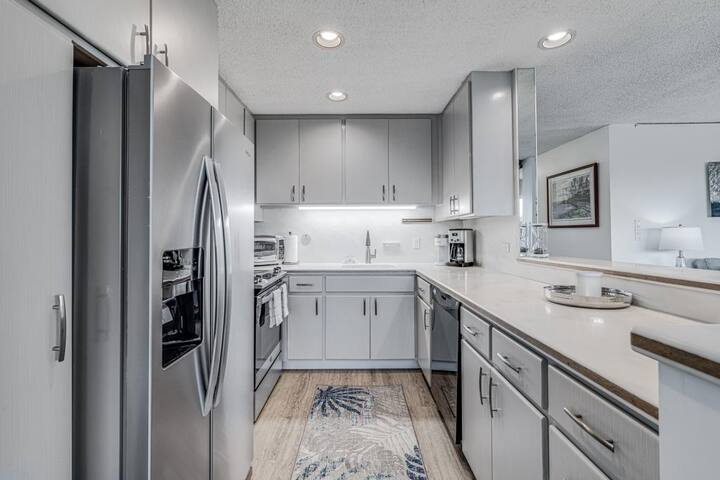 Gorgeous Expansive Condo in Wailea with HUGE Lanai gallery image 5