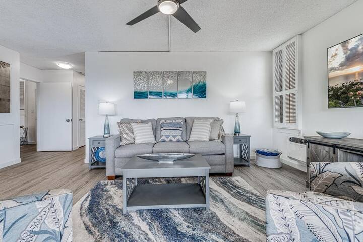 Gorgeous Expansive Condo in Wailea with HUGE Lanai gallery image 4