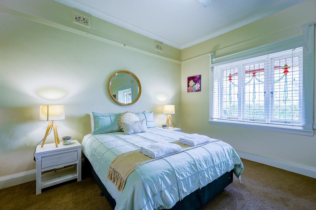 Chumba cha 2 cha kulala - Kitanda cha Lavish Queen