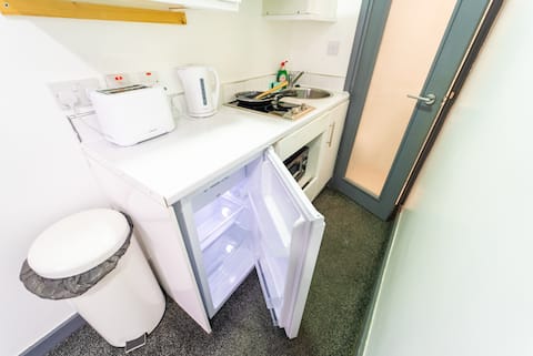 Successful Airbnb property: Cosy Compact Ground Floor Studio near City! in Selly Oak