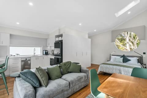 Gum Tree Studio / Luxury Nedlands Close to Cafes