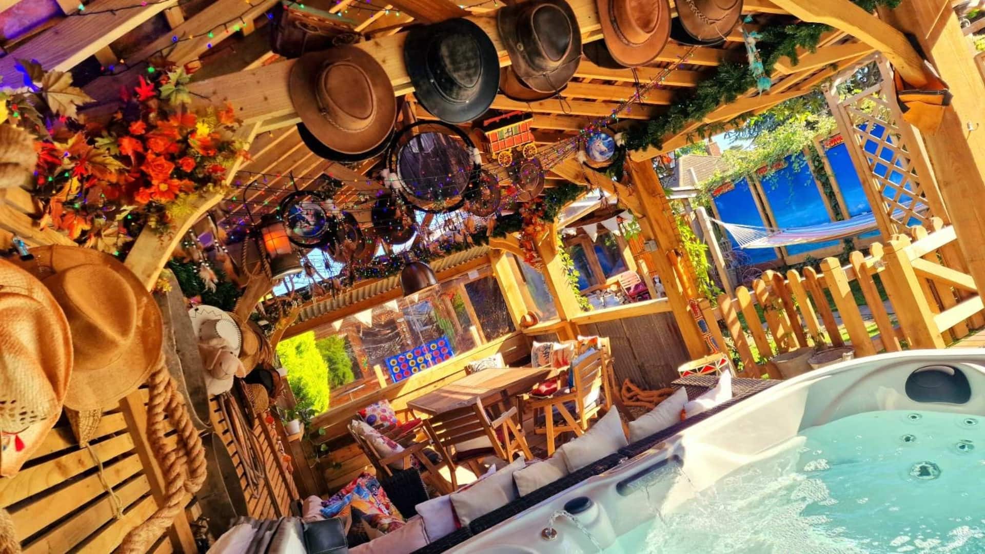 4 bed Cottage with Hot Tub sleeps 12 pet friendly