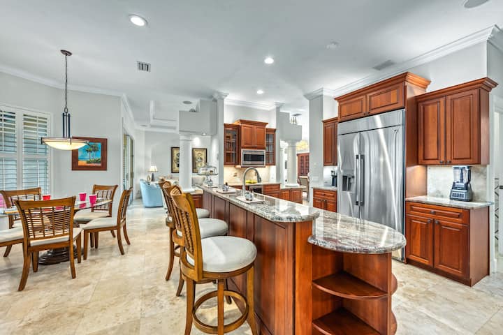 Casamigos | Private Home, Tiki Bar, Heated Pool! - Sarasota, FL