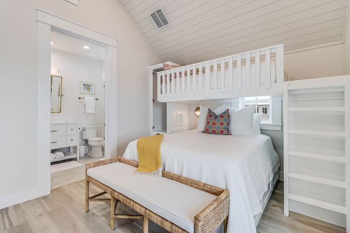 Dy krevate tekë/krevat dopio "queen", kati i dytë. 