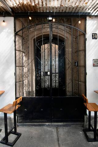 Enjoy a gorgeous house 8BR/18 guests in Condesa gallery image 4