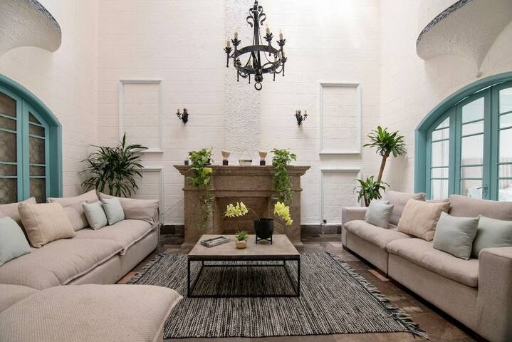 Enjoy a gorgeous house 8BR/18 guests in Condesa gallery image 2