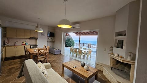 Amazing seafront house with private beach