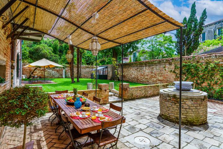 Corte della Palma Superb Venetian Garden gallery image 4