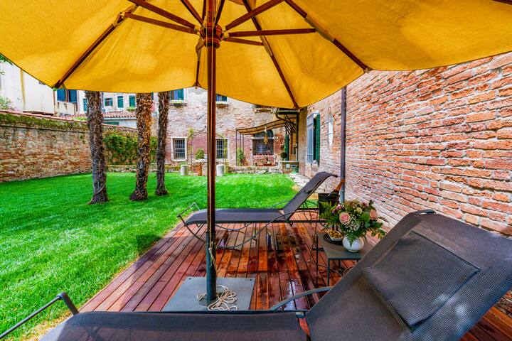 Corte della Palma Superb Venetian Garden gallery image 3