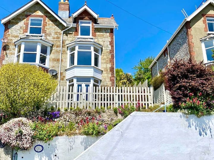 83 Gills Cliff Road,coastal Comfort Stunning Views - Isle of Wight