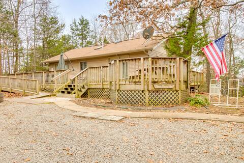 Serene Yellville Retreat w/ Hot Tub on 85 Acres