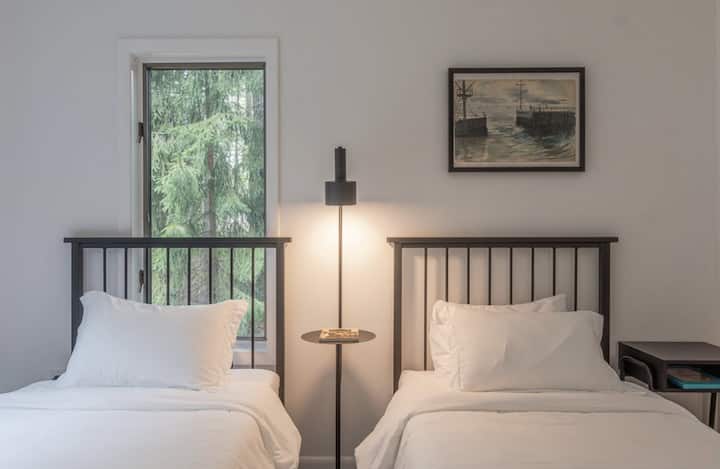 Twin bedroom on main level