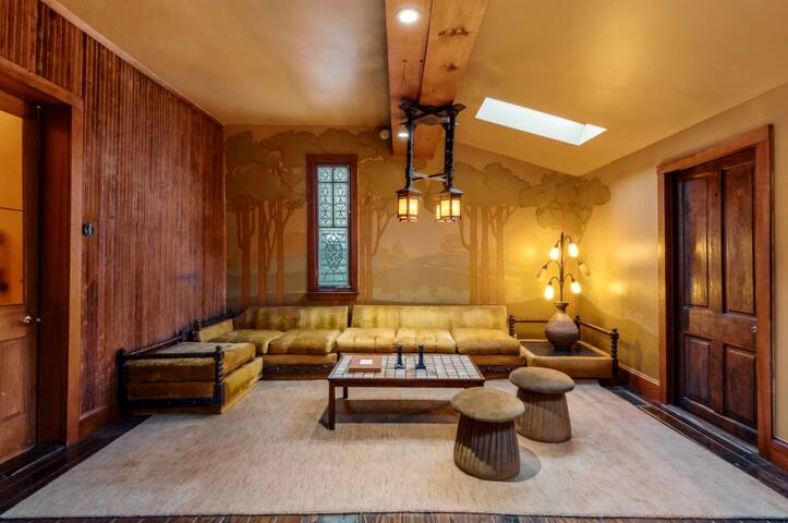 Historic Oasis with Tropical Heated Pool and Hot T gallery image 3