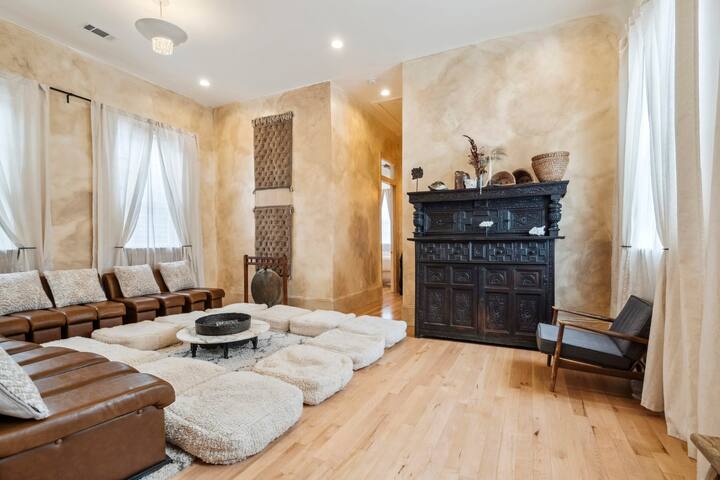 Bright Bohemian House w Heated Pool/Hot Tub gallery image 5