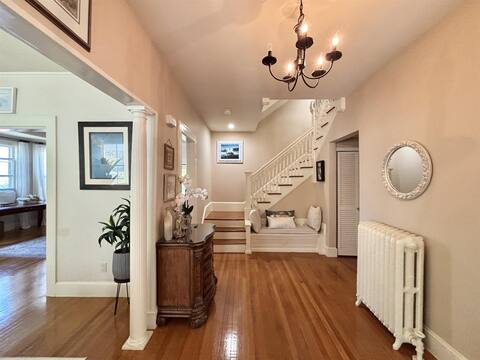 Classic New England: Big Family Home; Spas|Garden