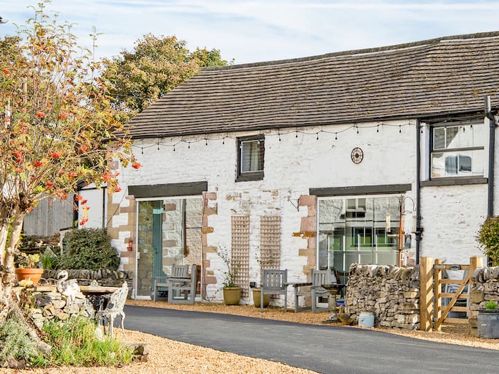 Walnut Cottage - Uk43995 - Buxton, UK